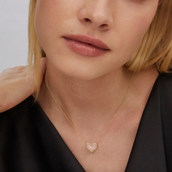 Kendra Scott Ari Heart Gold Pendant Necklace in Rose Quartz - Picture 2 of 6